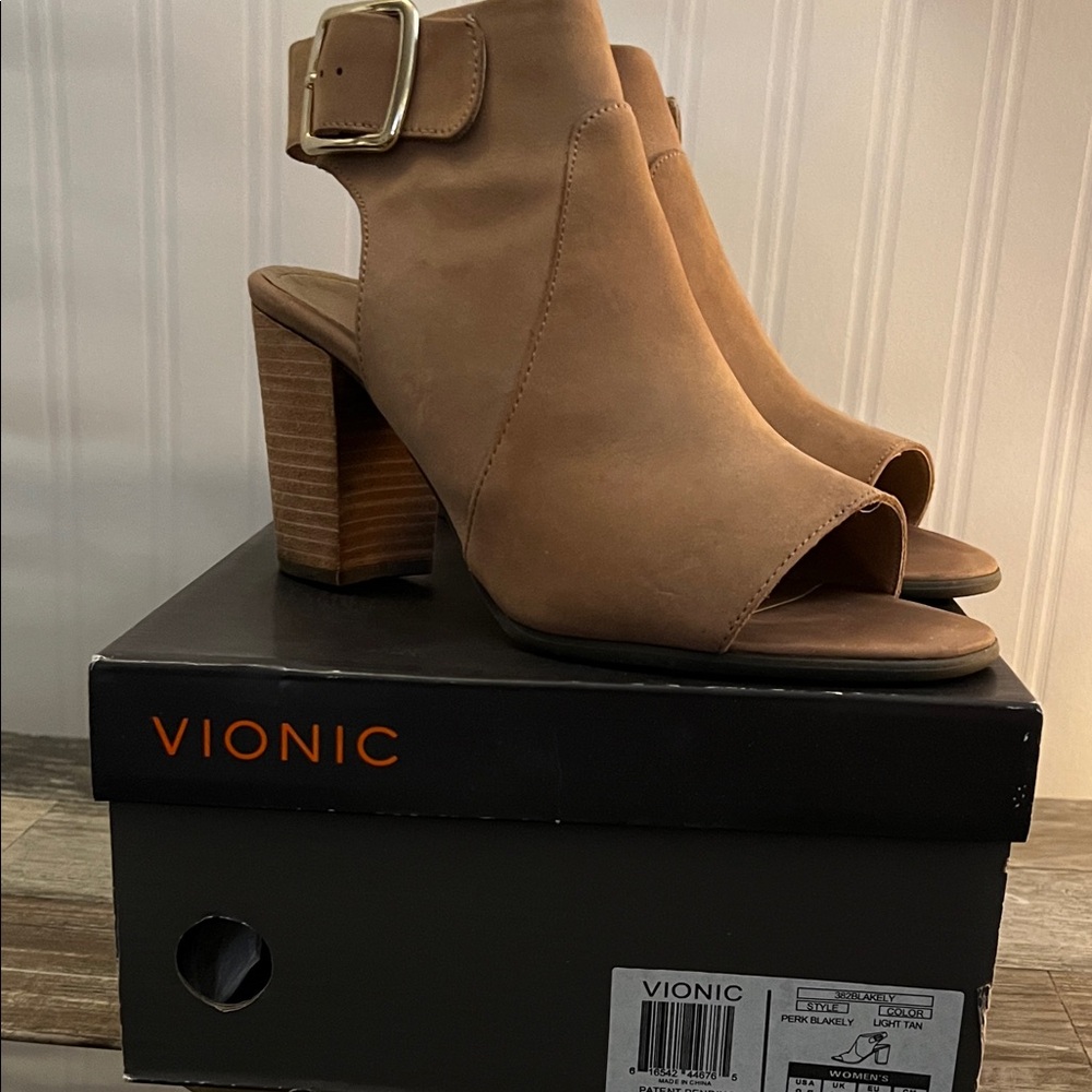 Vionic Perk Blakely Tan Block Heel Peep-Toe Sandals